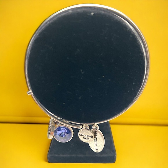 Rodan + Fields Charm Silver-Tone Bangle Bracelet! - Picture 1 of 15